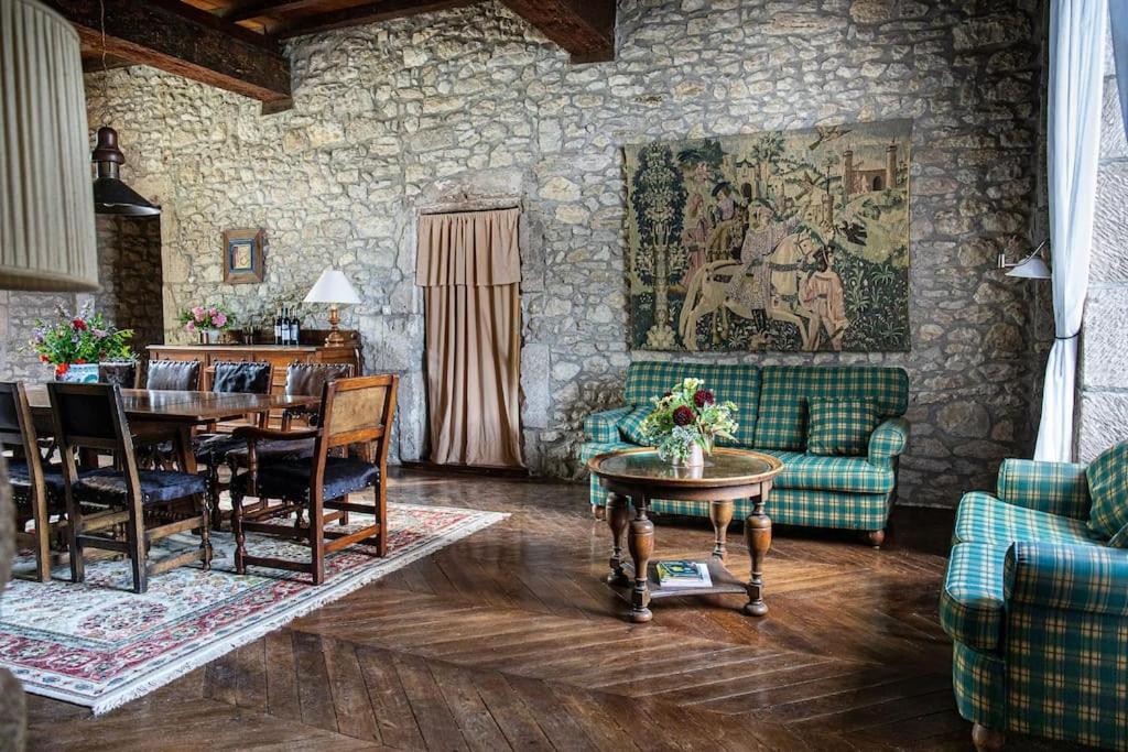 Chateau Barayre - Beautiful 12Th Century Castle With Pool And Large Garden Laussou Exterior foto