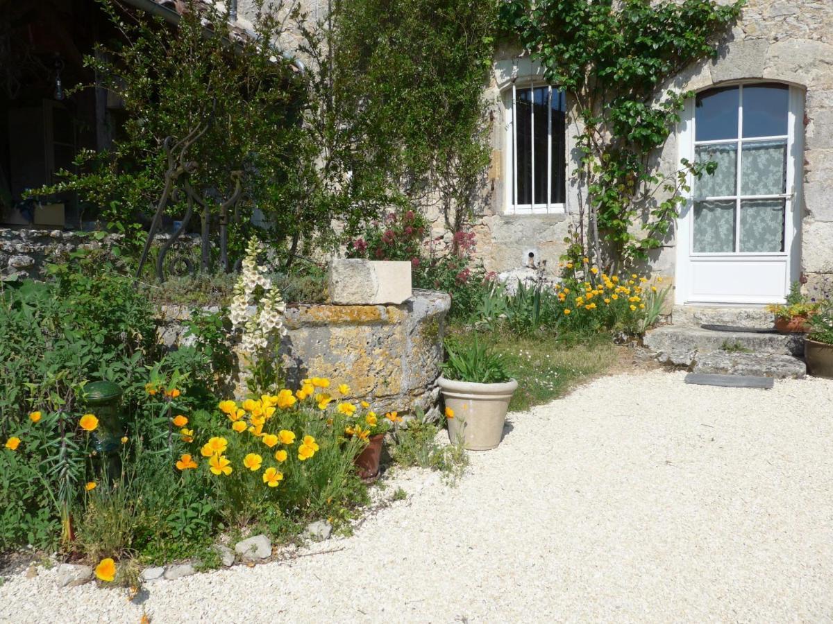 Chateau Barayre - Beautiful 12Th Century Castle With Pool And Large Garden Laussou Exterior foto
